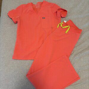 Figs coral pink set